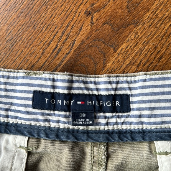 Tommy Hilfiger men’s flat front cotton shorts. - Picture 3 of 4